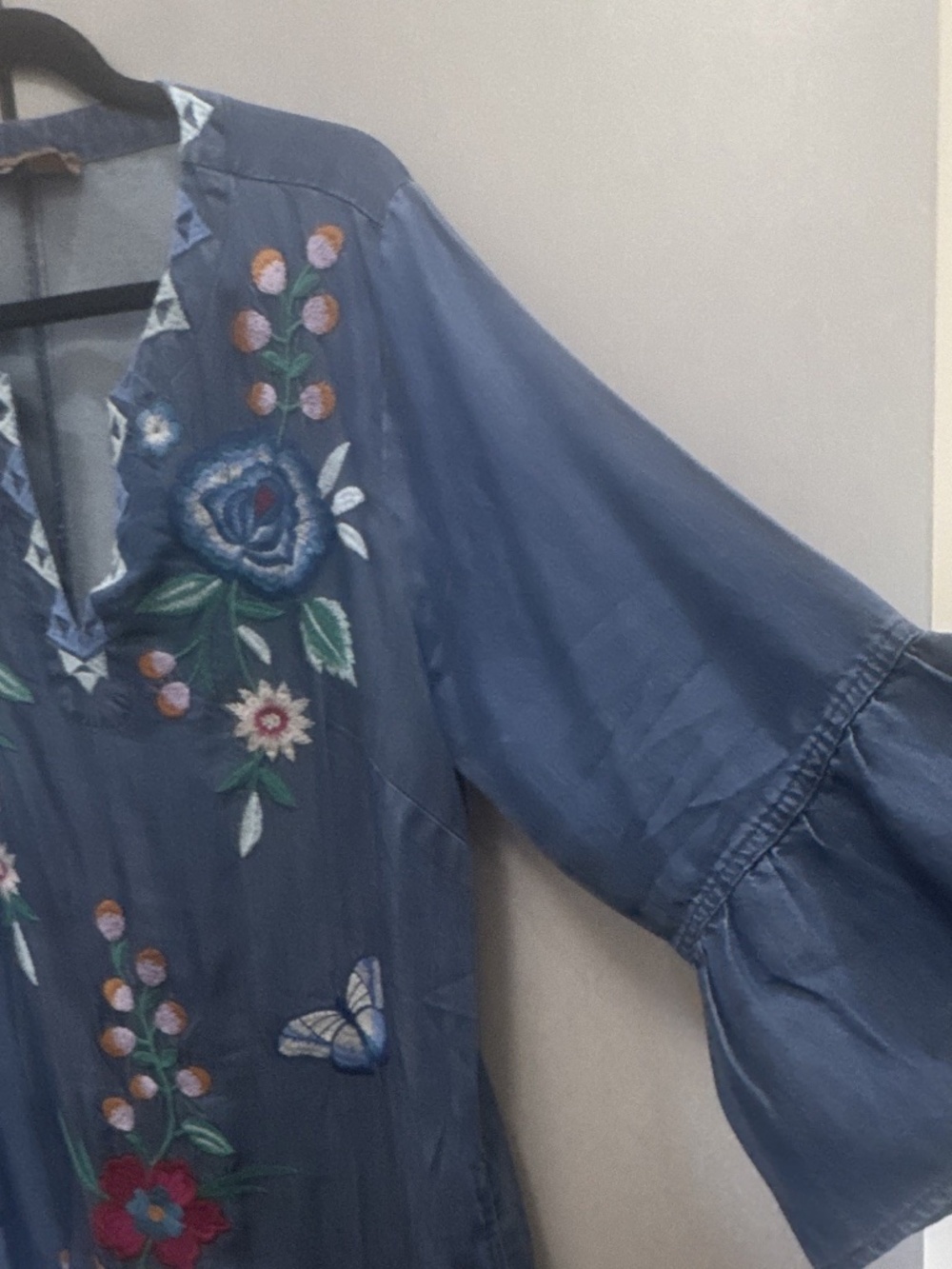 JOHNNY WAS WORKSHOP Denim Blue Embroidered V-Neck Dress- RARE piece BEAUTIFUL - Picture 3 of 12